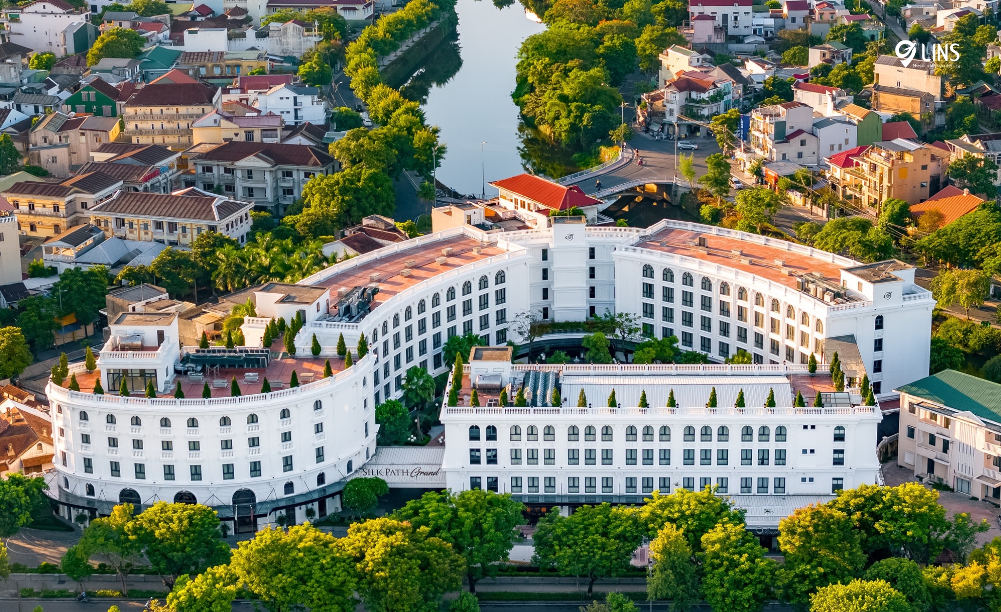 Silk Path Grand Hue