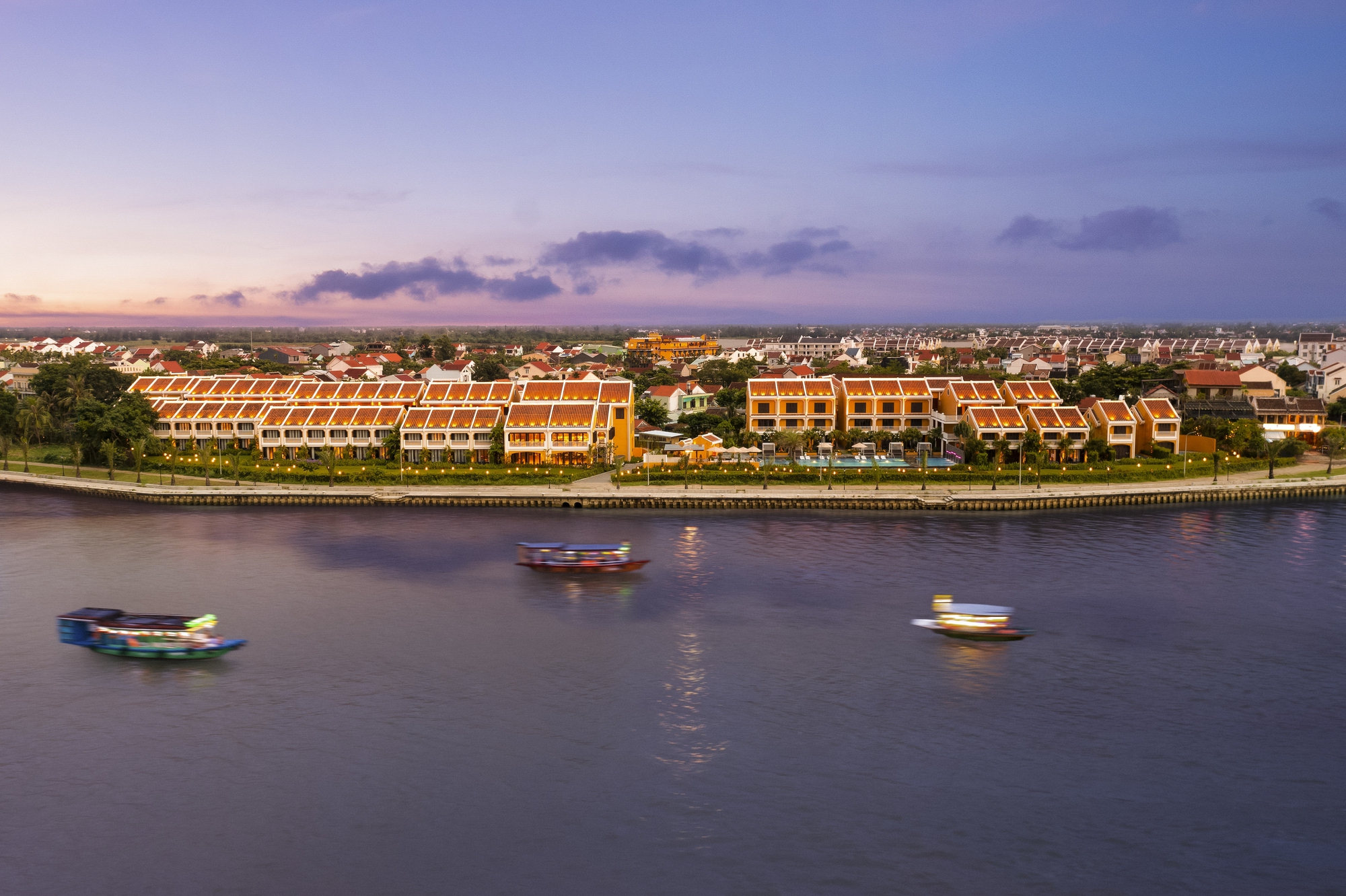 Khách sạn cao cấp